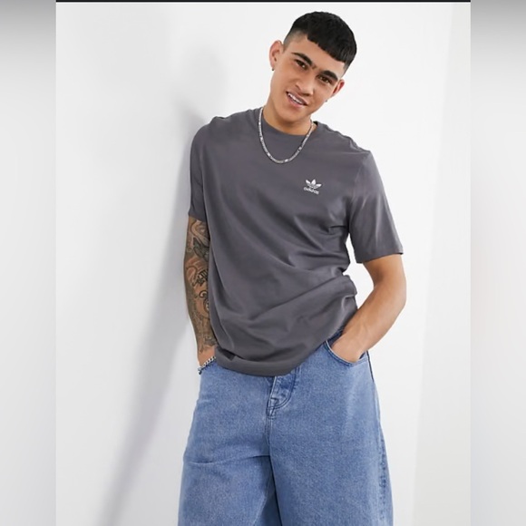 NWT Adidas Essentials Heather Gray T-Shirt Size Medium. Style # JW7058. - Picture 1 of 6